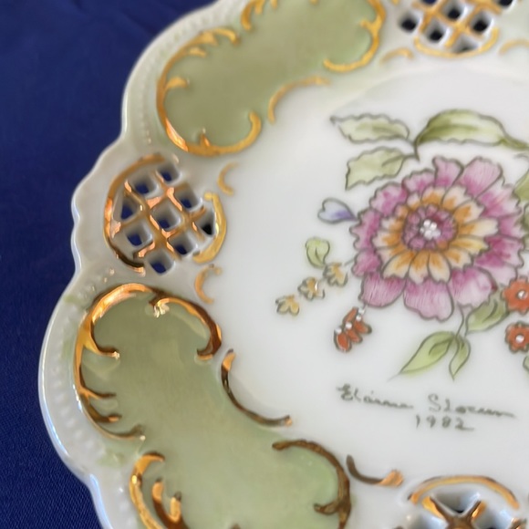 Pretty hand painted pierced porcelain small plate trinket - Picture 5 of 6